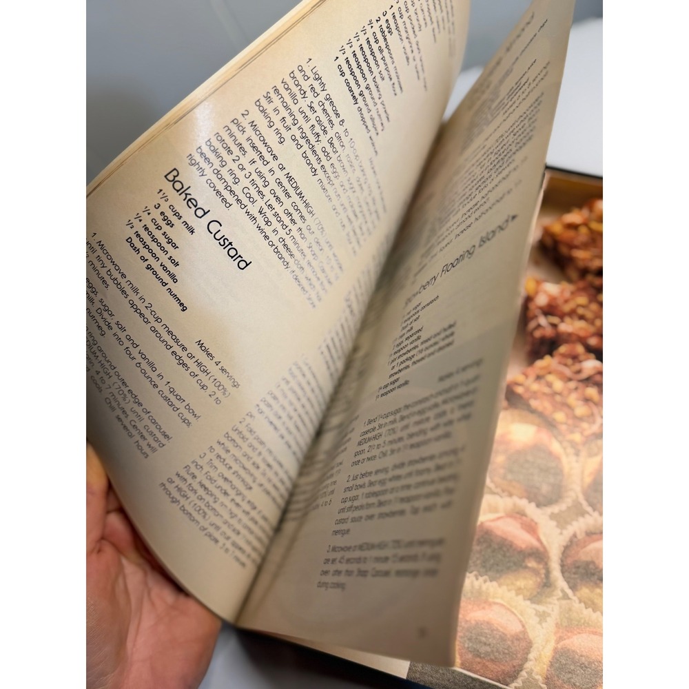 VTG Sharp Carousel Microwave Cook Book Multi Color Retro Kitchen Recipe Guide - Picture 4 of 5